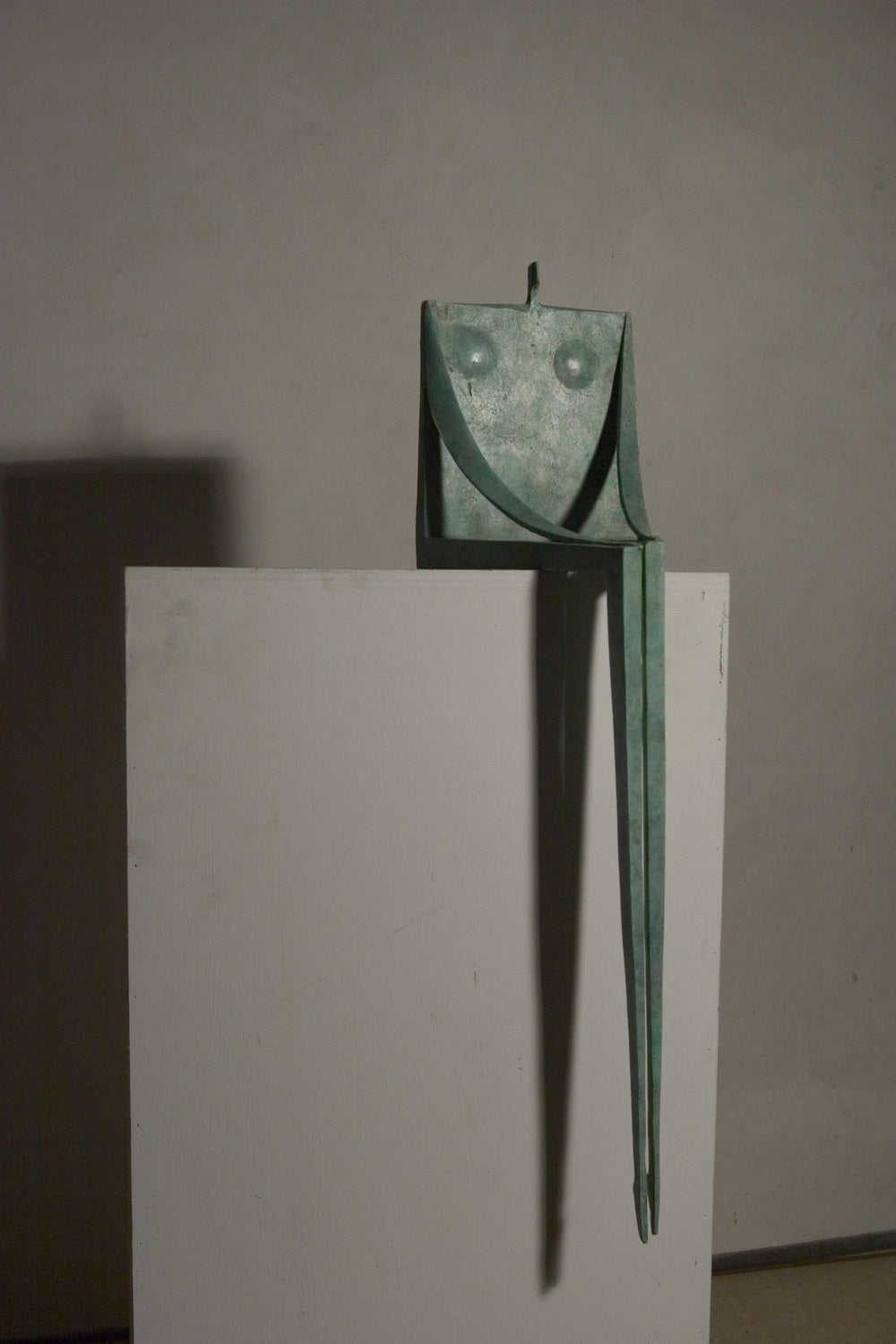 "Dame assise aux longues jambes"